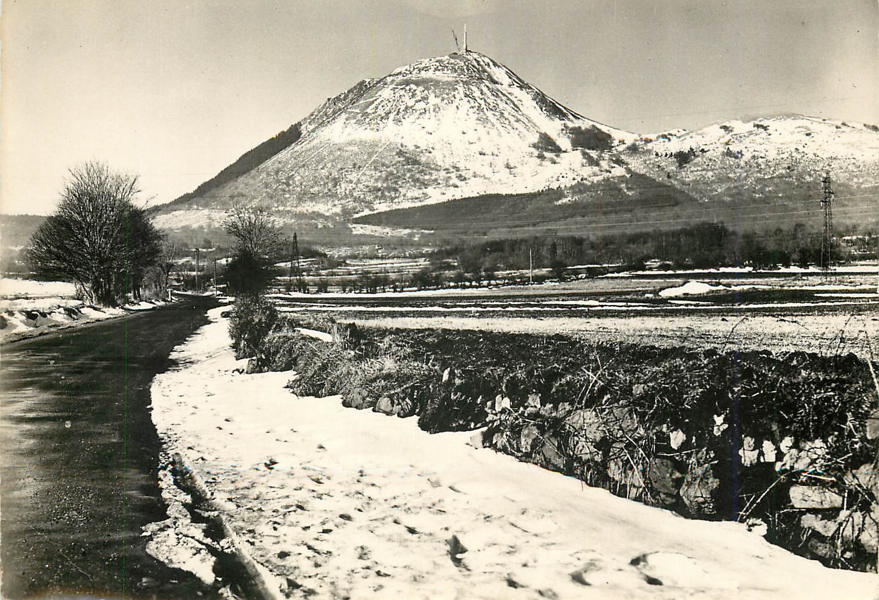 CPM Auvergne Environs de Clermont Ferrand Le Puy de Dome 