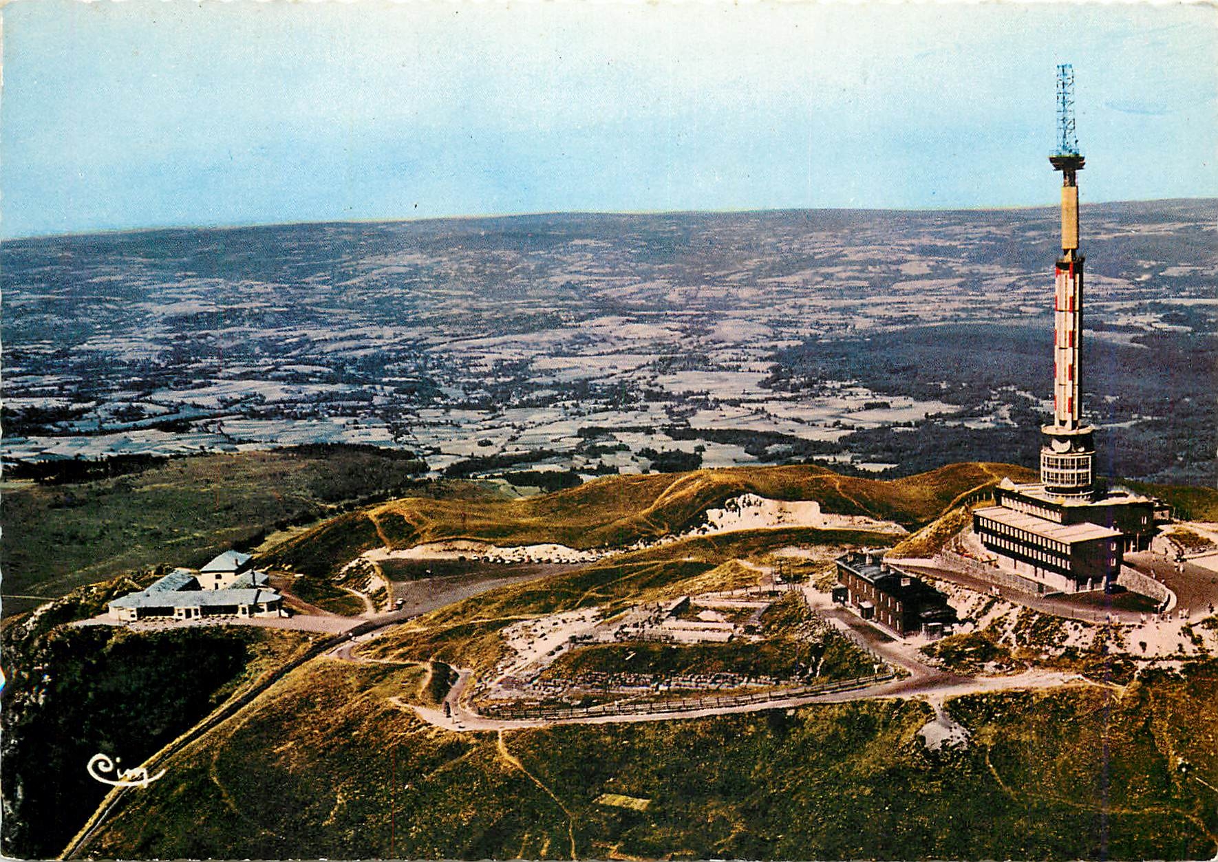 CPA Le Puy de Dome P de D Vue aerienne La Tour de Television 