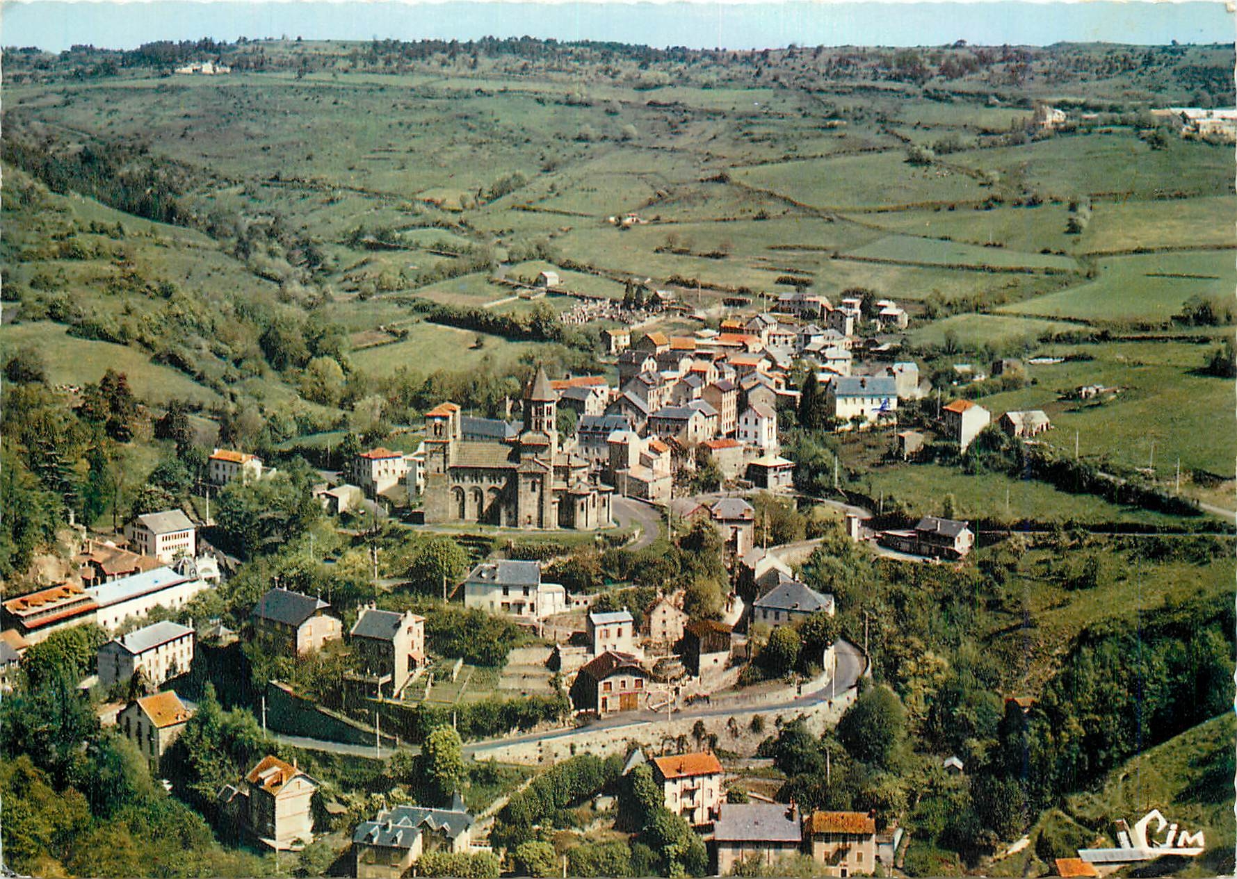 Saint-Nectaire (63) — Station Thermale Homologuée — Vue générale aérienne — CIM