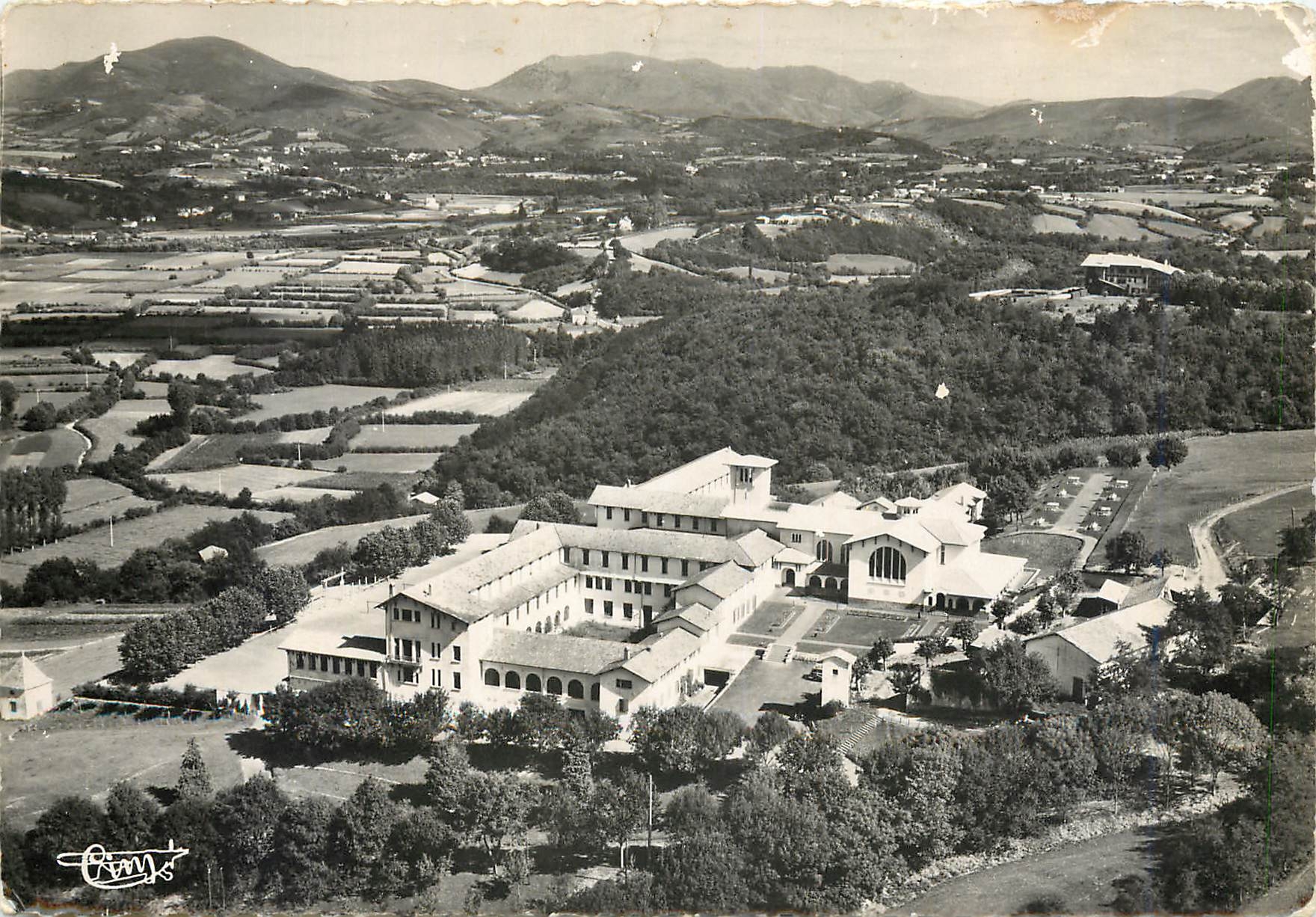 CPM Ustaritz B Pyr Vue aerienne du College Saint Francois Xavier 