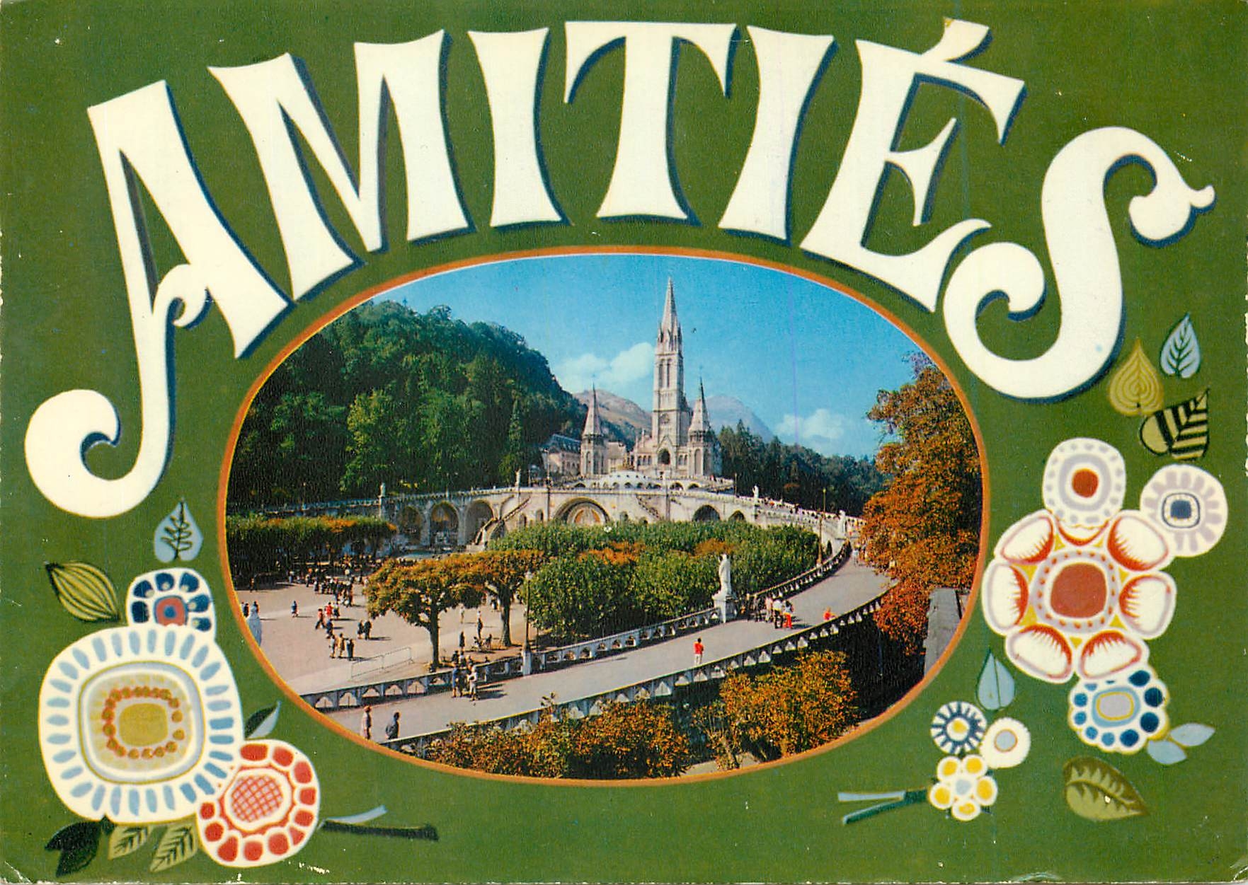 CPM Lourdes Htes Pyr La Basilique et l'Esplanade 