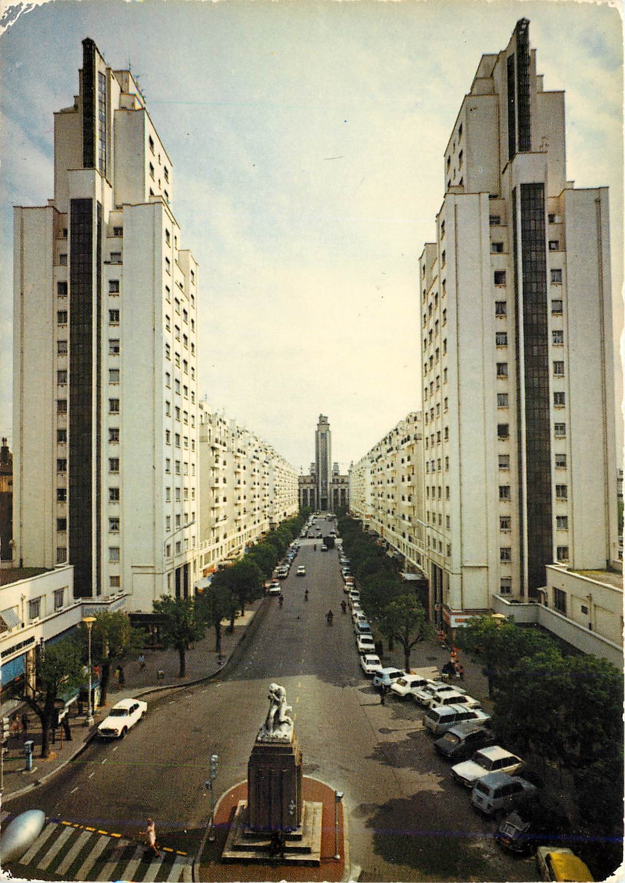 Les Tours des Gratte-Ciel et l'Avenue H. Barbousse — Villeurbanne — Éditions J. Callard