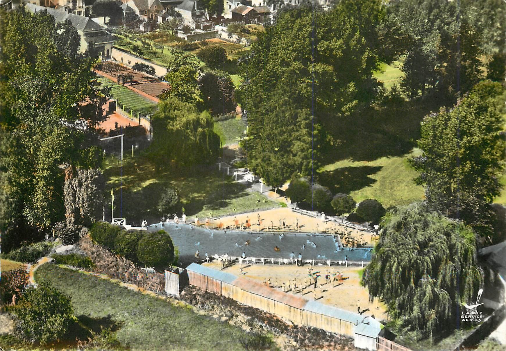 CPM En avion au dessus de Mayet Sarthe La Piscine 