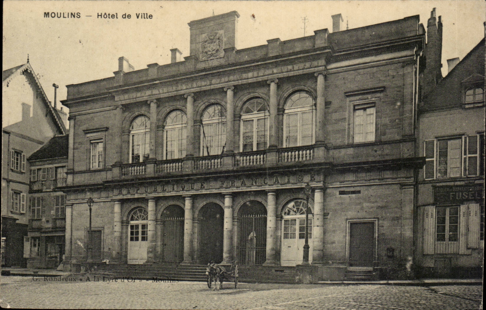 Moulins-Hotel de Ville-CPA ane donkey