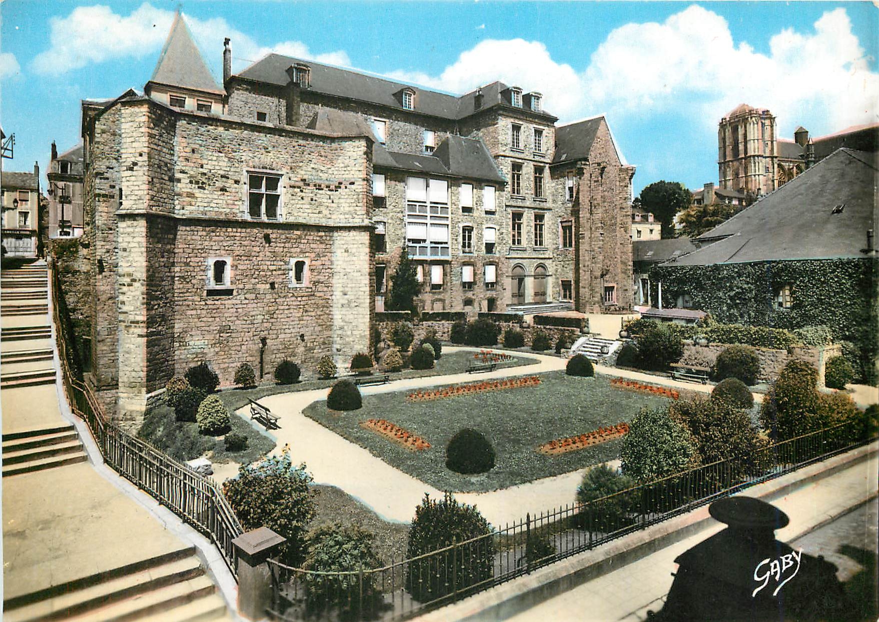 CPM Le Mans Sarthe L'Hotel de Ville Facade Sud et les Jardins 