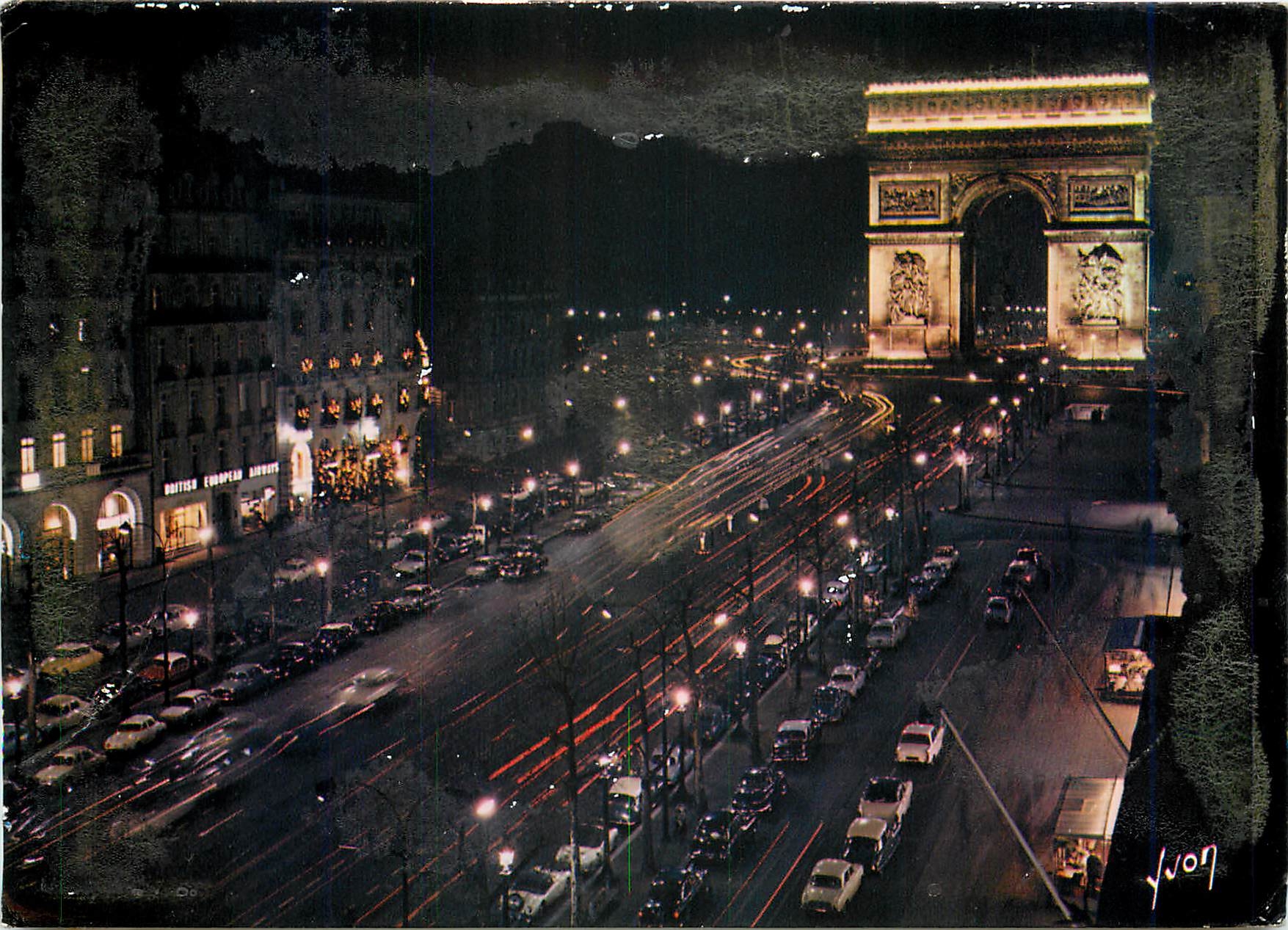 CPM Paris la nuit Les Champs Elysees et l'Arc Triomphe 