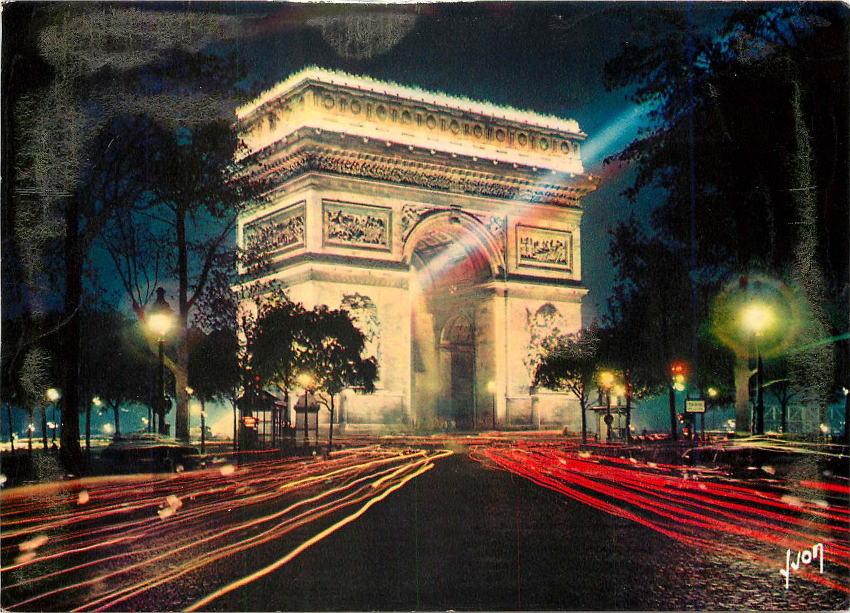 CPM Paris en flanant L'Arc de Triomphe illumine 