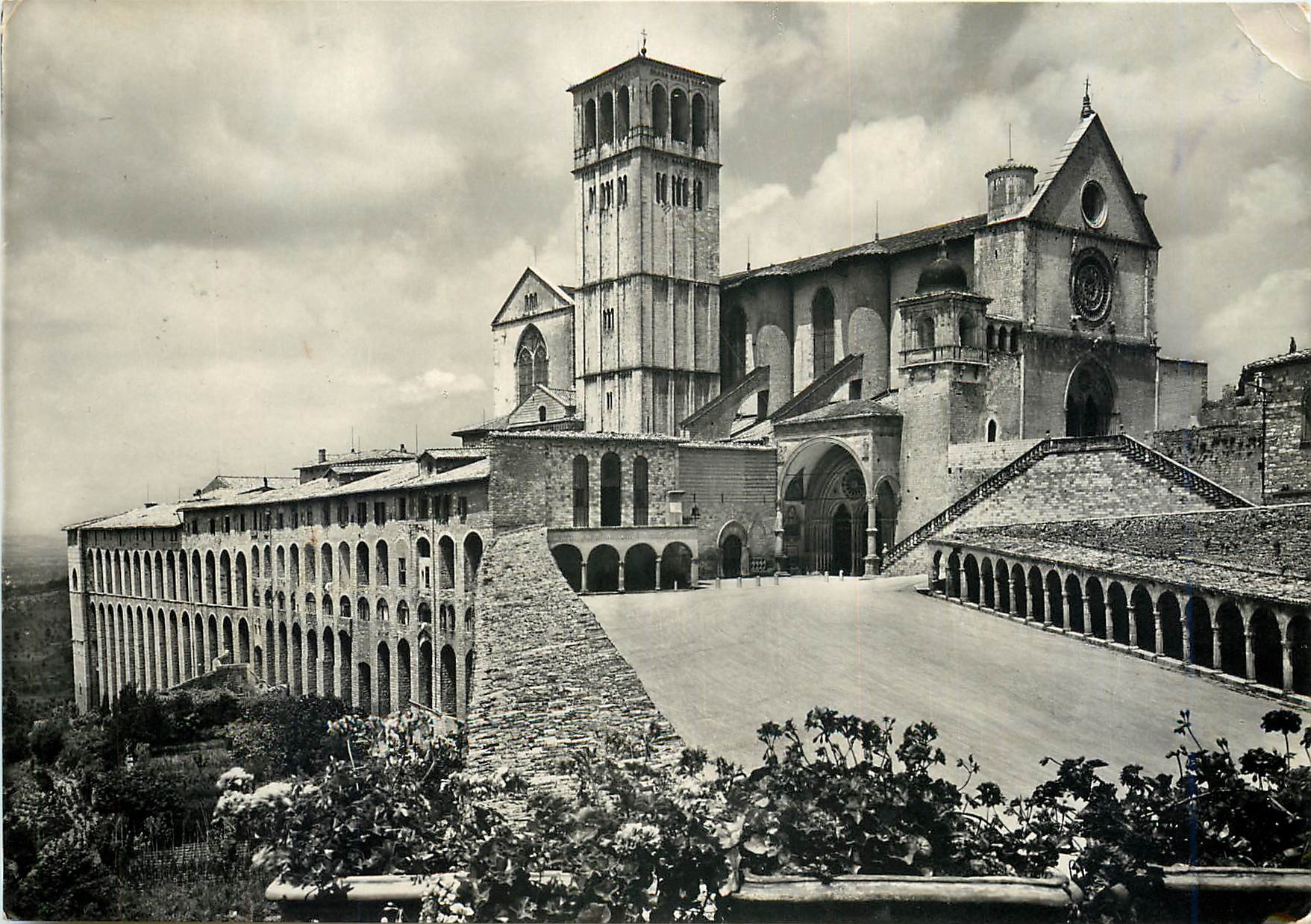 CPM Assise Basilique de St Francois et Sacre Couvent 