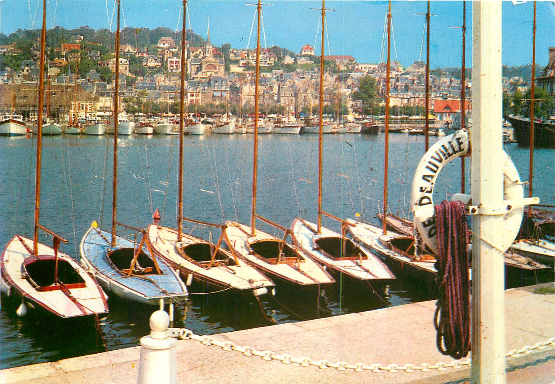 CPM Deauville Trouville Le Port 