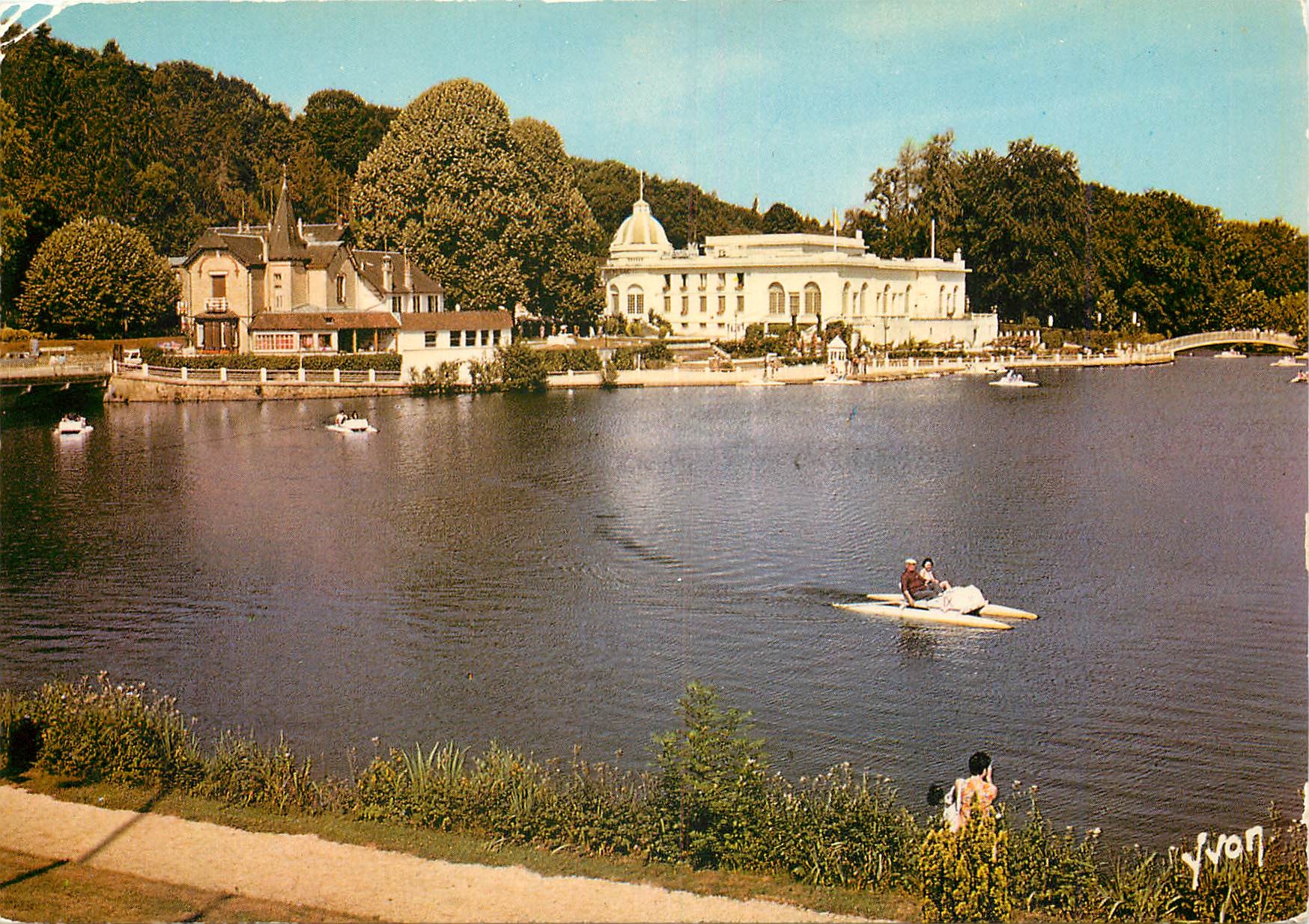 CPM Bagnoles de l'Orne Le Lac et le Casino 