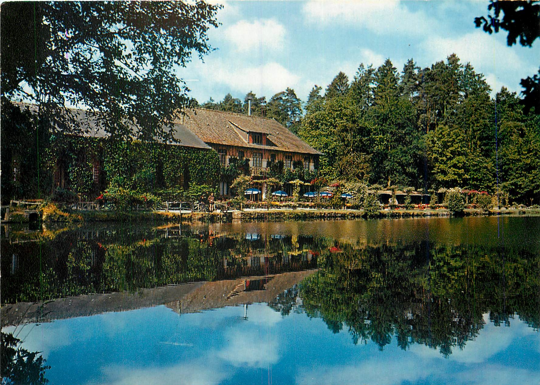 CPM Station Thermale de Bagnoles de l'Orne L'Hotel de l'Etang de la vallee de la Cour 