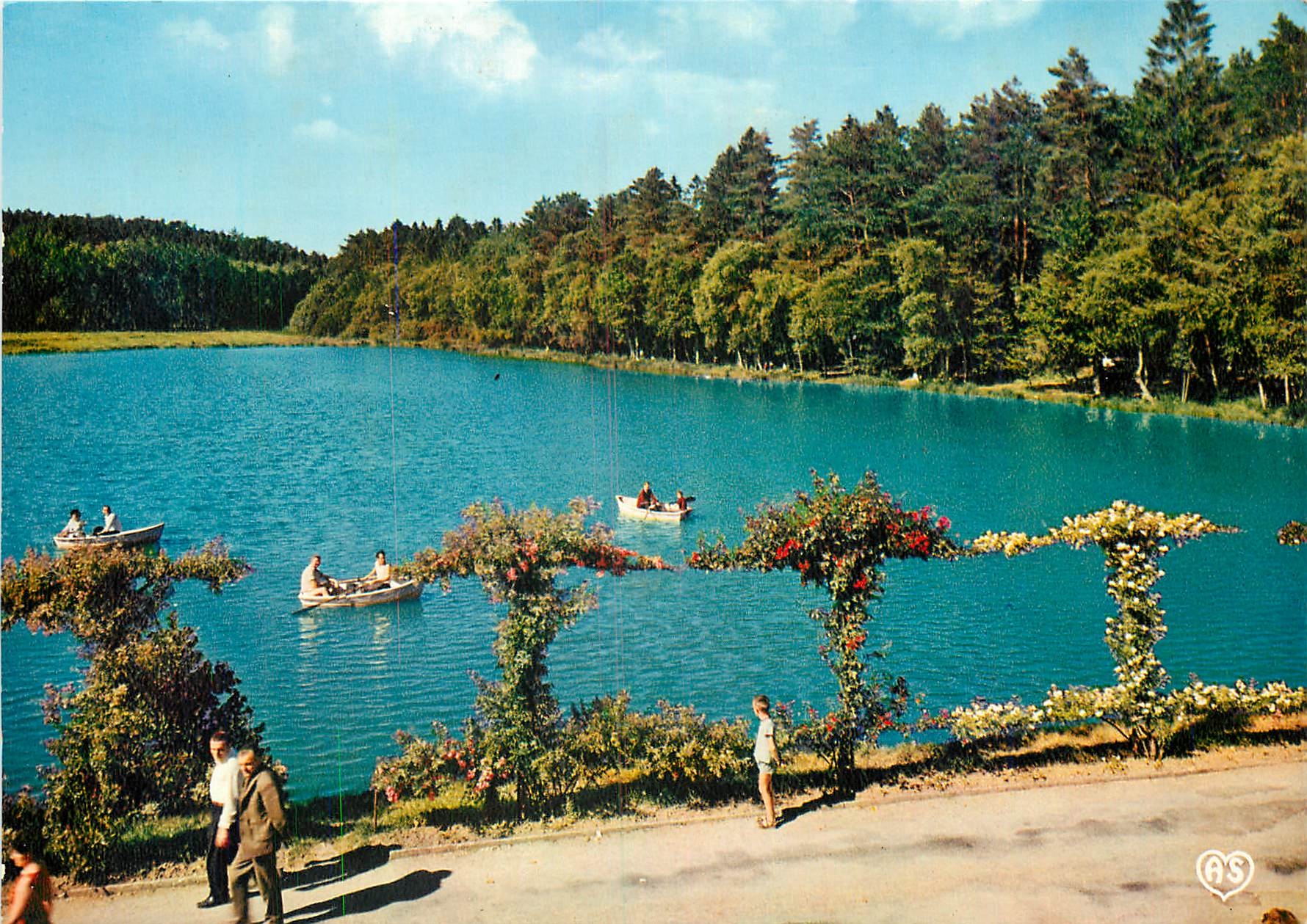 CPM Environs de Bagnoles de l'Orne Etang de la Vallee de la Cour 