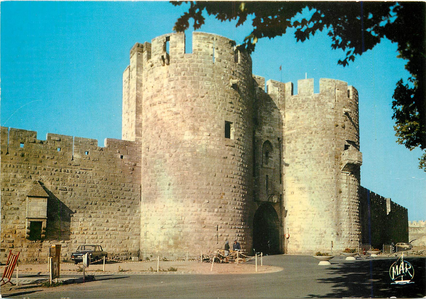 CPM Aigues Mortes De cette Ville Saint Louis Roi de France L'entree de la Ville 