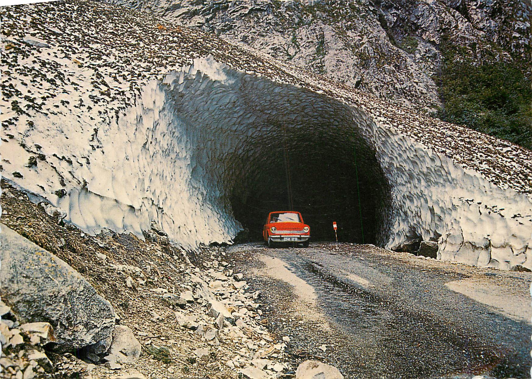 Route du Col du Glandon — Tunnel de glace — Les Éditeurs de l'Écorce (Rhône)