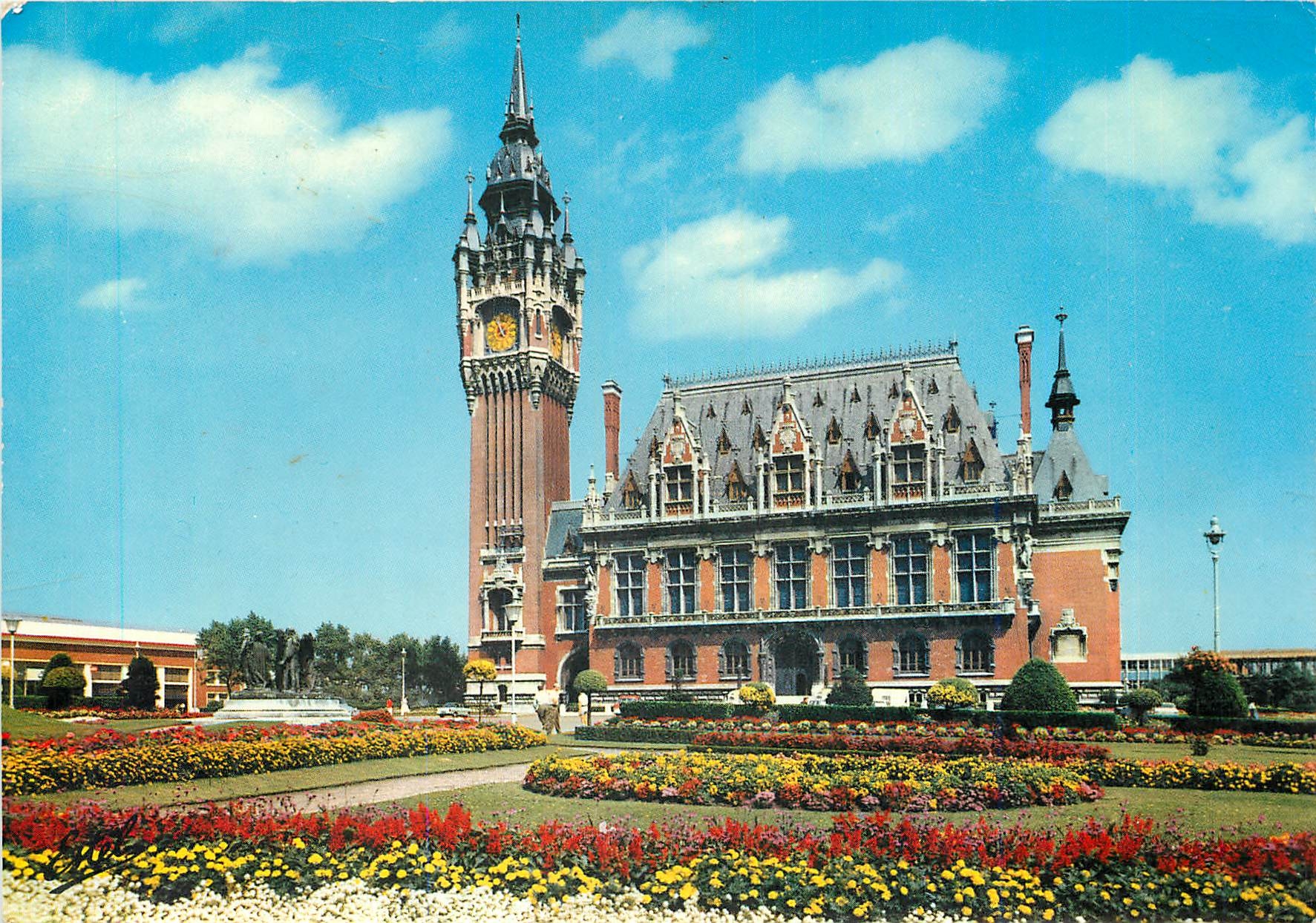 CPM Calais Pas de Calais L'Hotel de ville et ses jardins fleuris 