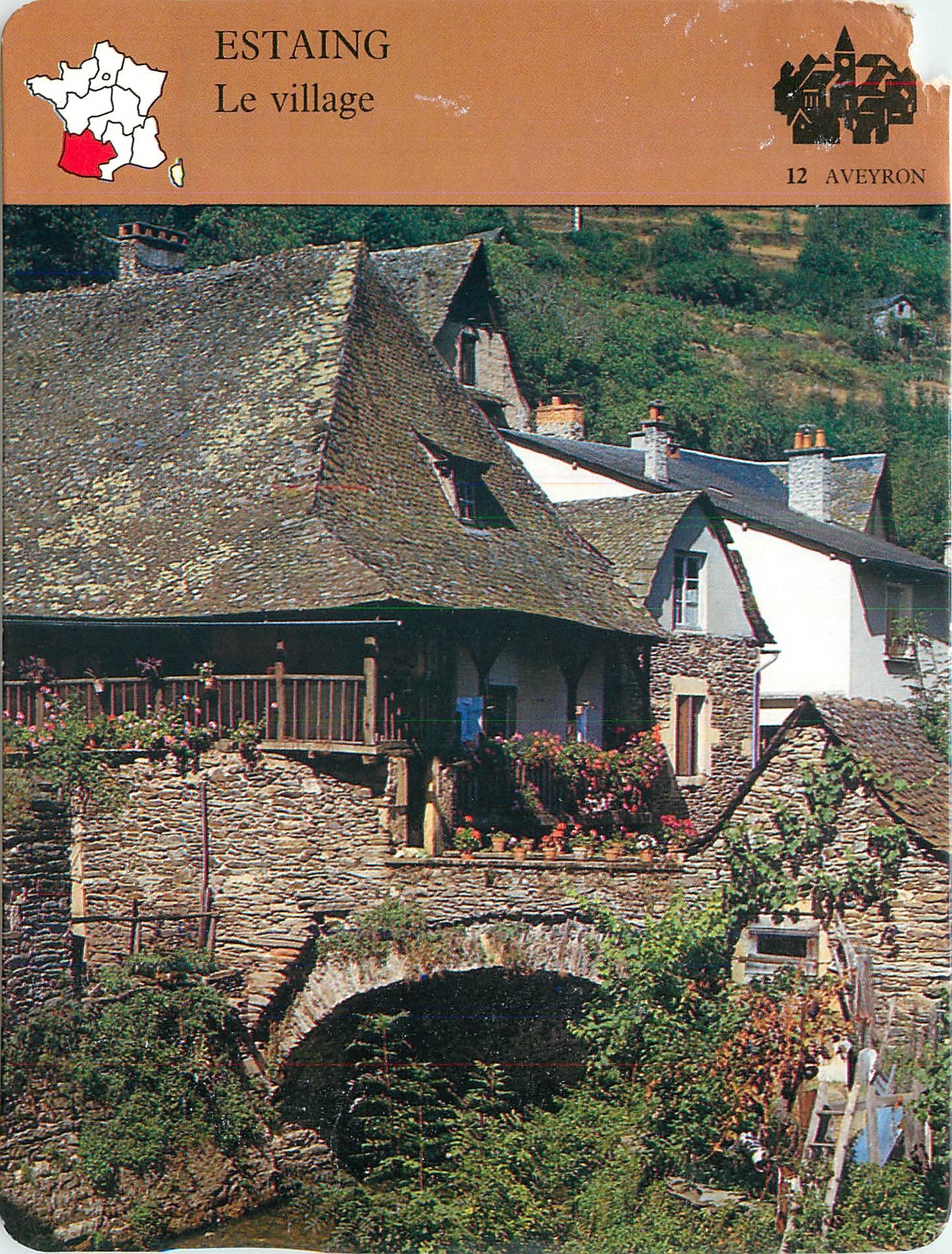 Fiche illustree Estaing Le village 