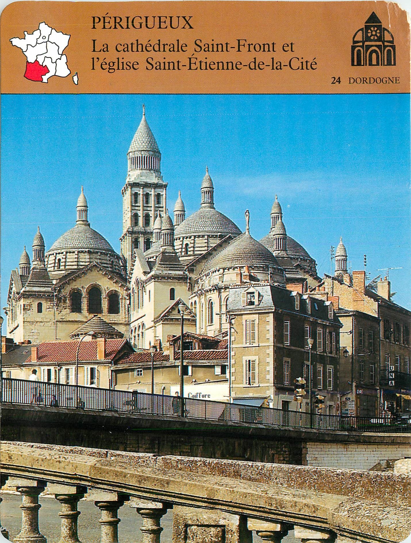 Fiche illustree Perigeux La cathedrale Saint Front et l'eglise Saint Etienne de la Cite 