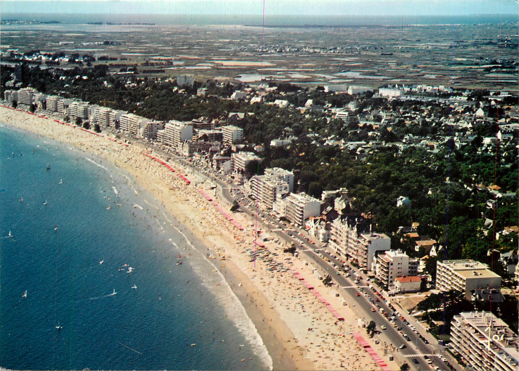 CPM La Baule Les residences devant la plage 