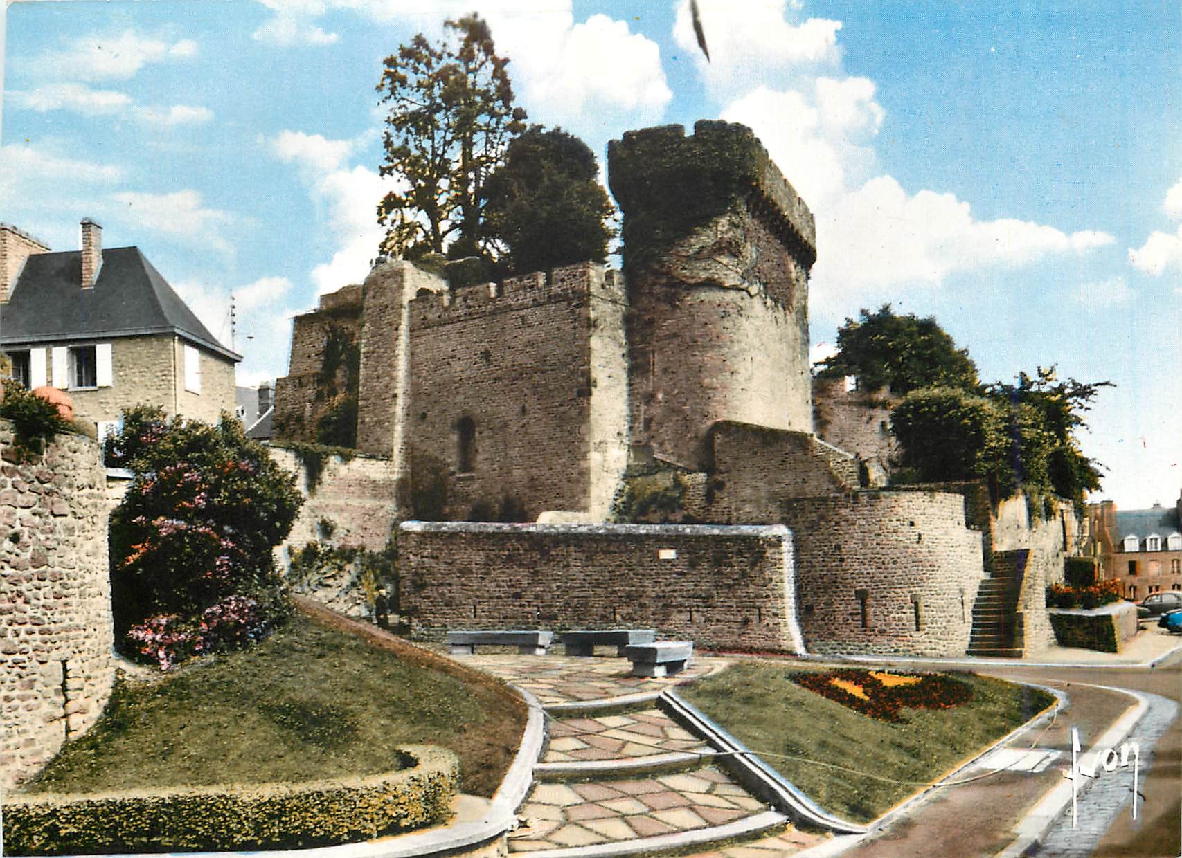 Avranches (Manche) — Le vieux Donjon et les remparts — Les Éditions d'Art YVON, n° I.B.C. 3739