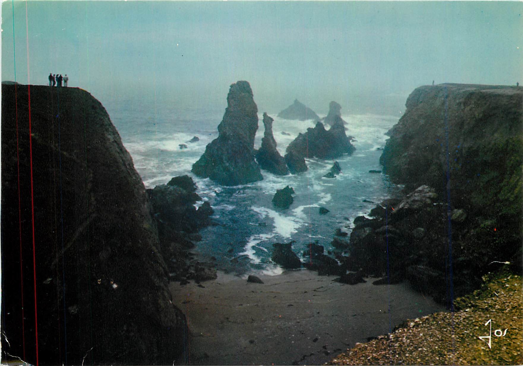 Les Aiguilles de Port-Coton — La Bretagne en couleurs — Éditeur IRIS JOS