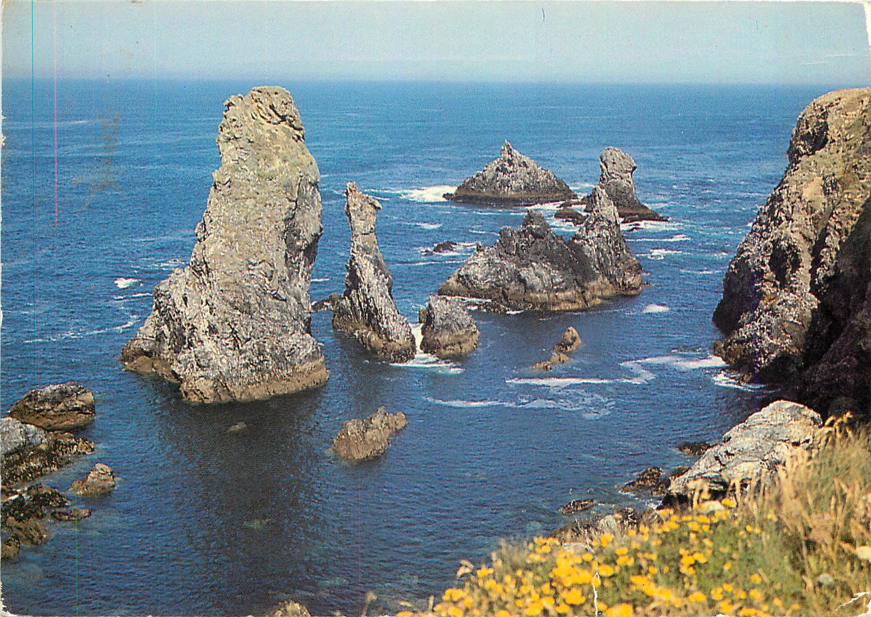 Aiguilles de Port-Coton — Belle-Île-en-Mer (Morbihan) — Pierre ARTAUD & Cie - Editeurs, B.P. 61 - 27190 Conches