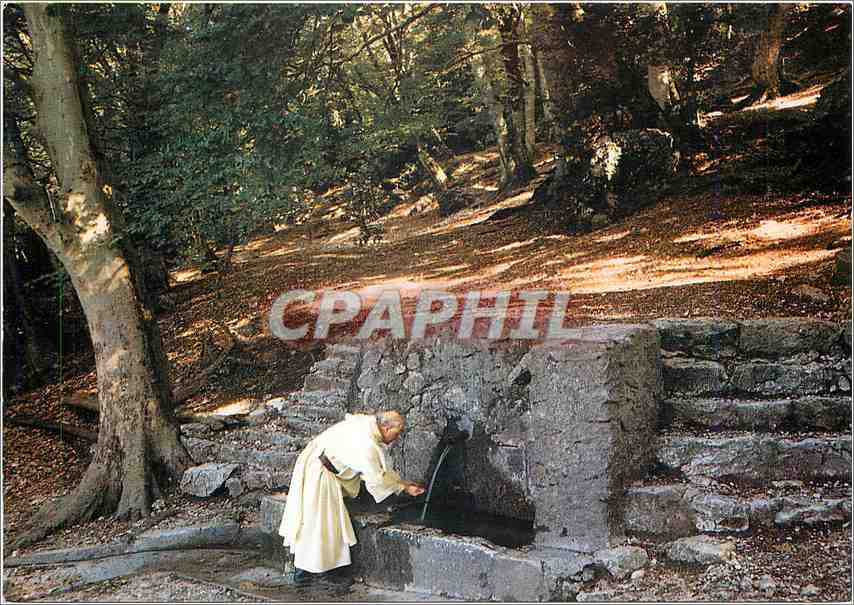 CPM La Sainte Baume Var La Fontaine de Nans sur le chemin de la Grotte 