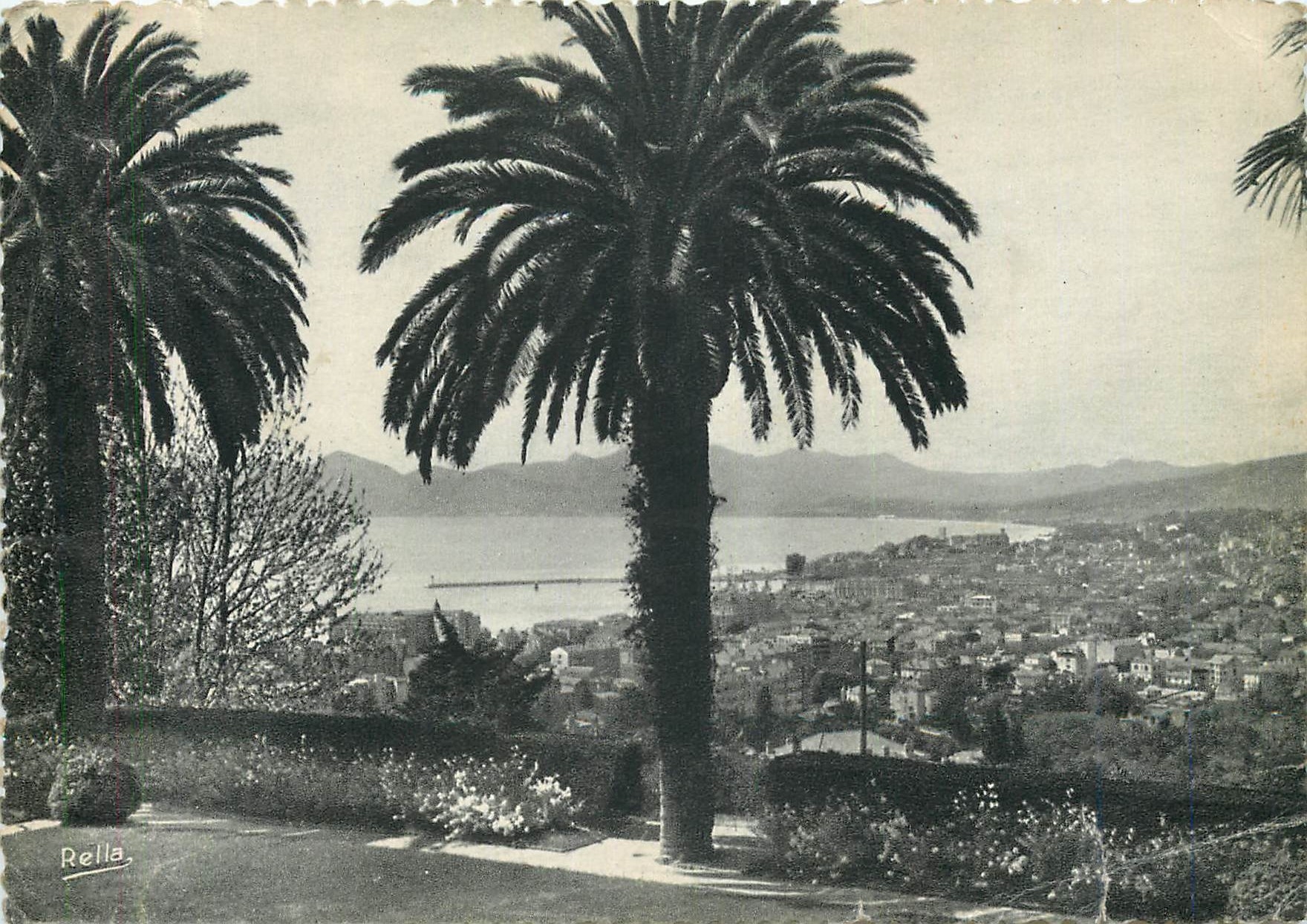 CPM La Cote d'Azur Cannes Vue prise de Super Cannes 