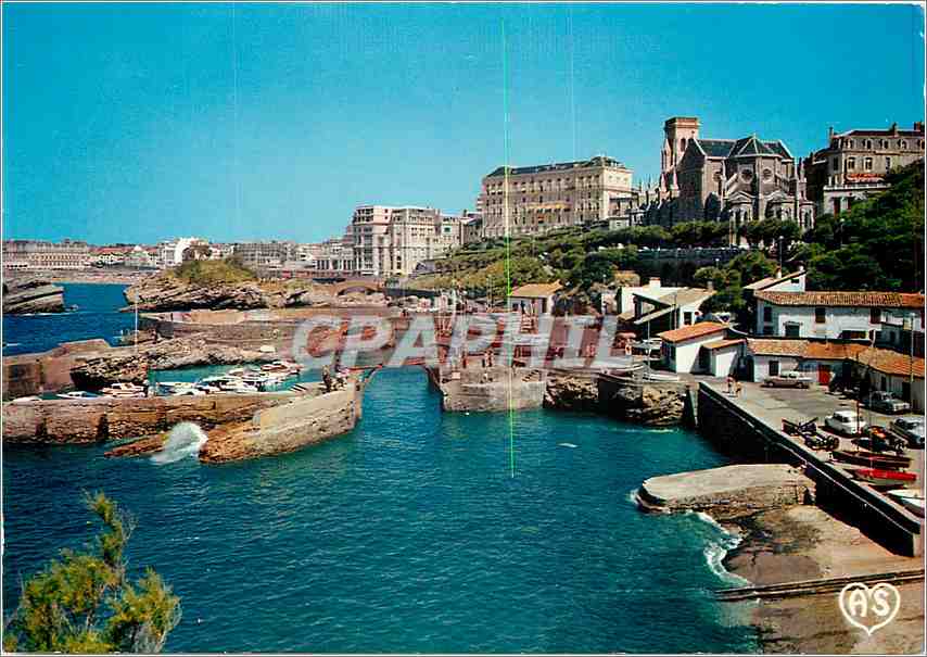 CPM Biarritz Basses Pyrenees Le port des Pecheurs l'eglise Sainte Eugenie et l'Atalaye 