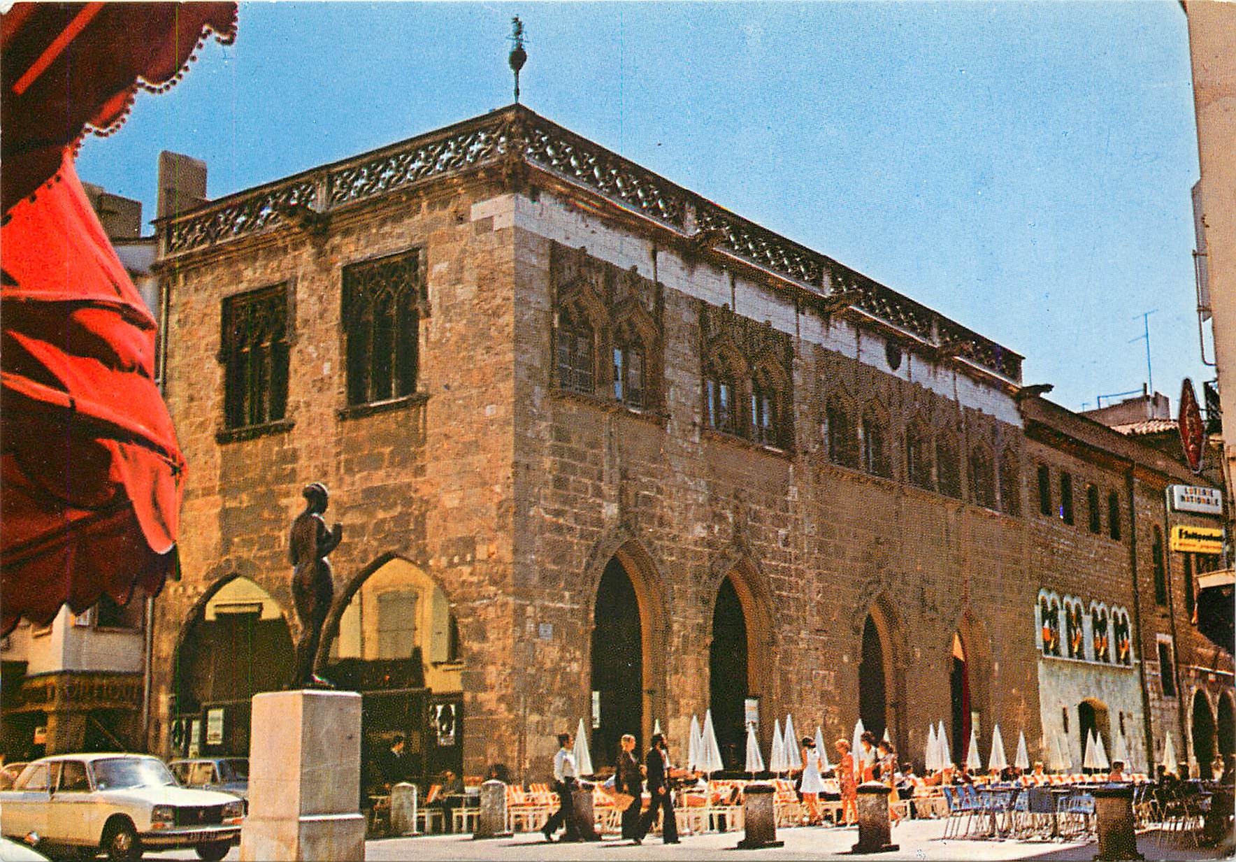 CPM Perpignan la place de la Loge Le cafe de France la Venus de Maillol 