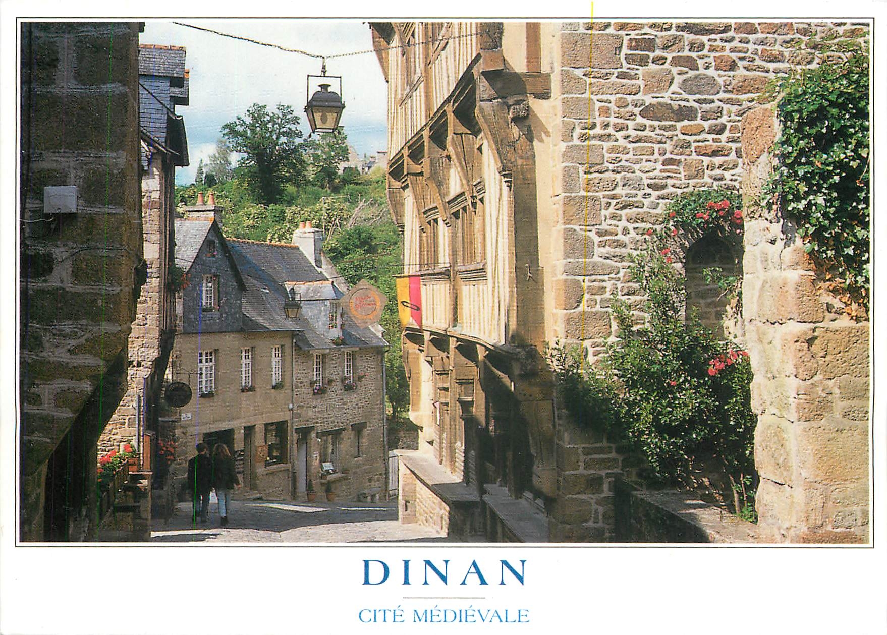 CPM Dinan Cotes d'Armor Les vieilles maisons a pignons de la rue de Jerzual 