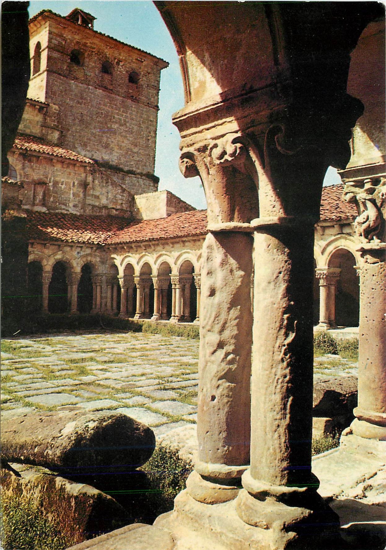 CPM Santillana del Mar Santander Linterna desde el Claustro 