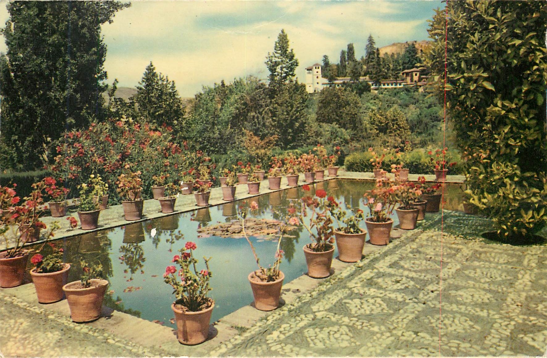 CPM Alhambra Jardins du Partal au fond de Generalife