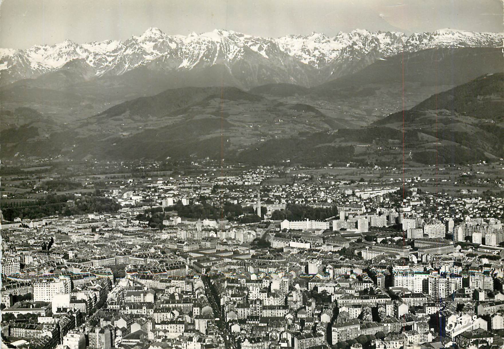 CPM Les Bellles Alpes Francaises Grenoble vue panoramique prise par avion et la chaine de Belledonne