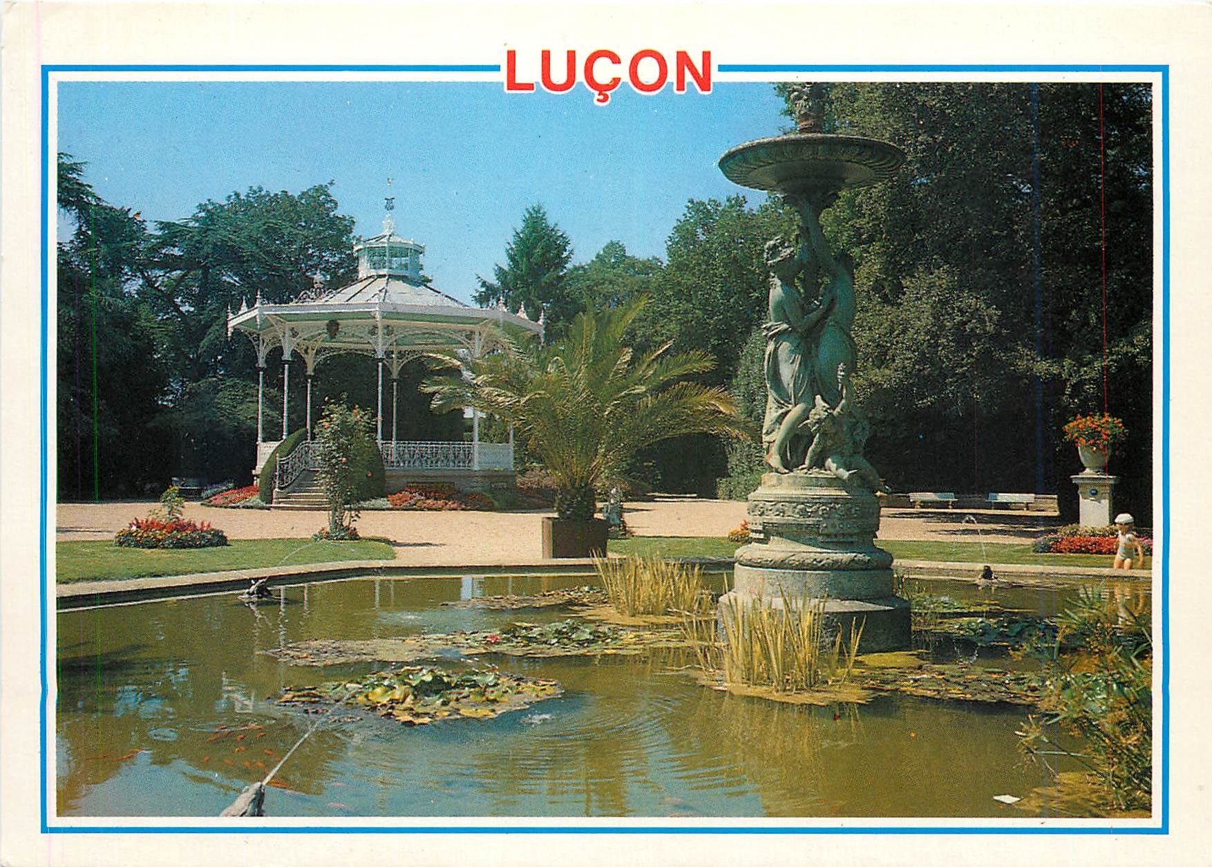 CPM Lucon (Vendee) Jardin Dumaine Parterres Fleuris et Kiosque