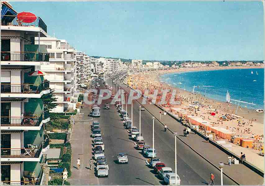 CPM La Baule (Loire Atalantique) La plus belle plage d'Europe Boulevard de l'Ocean en 1er plan la re