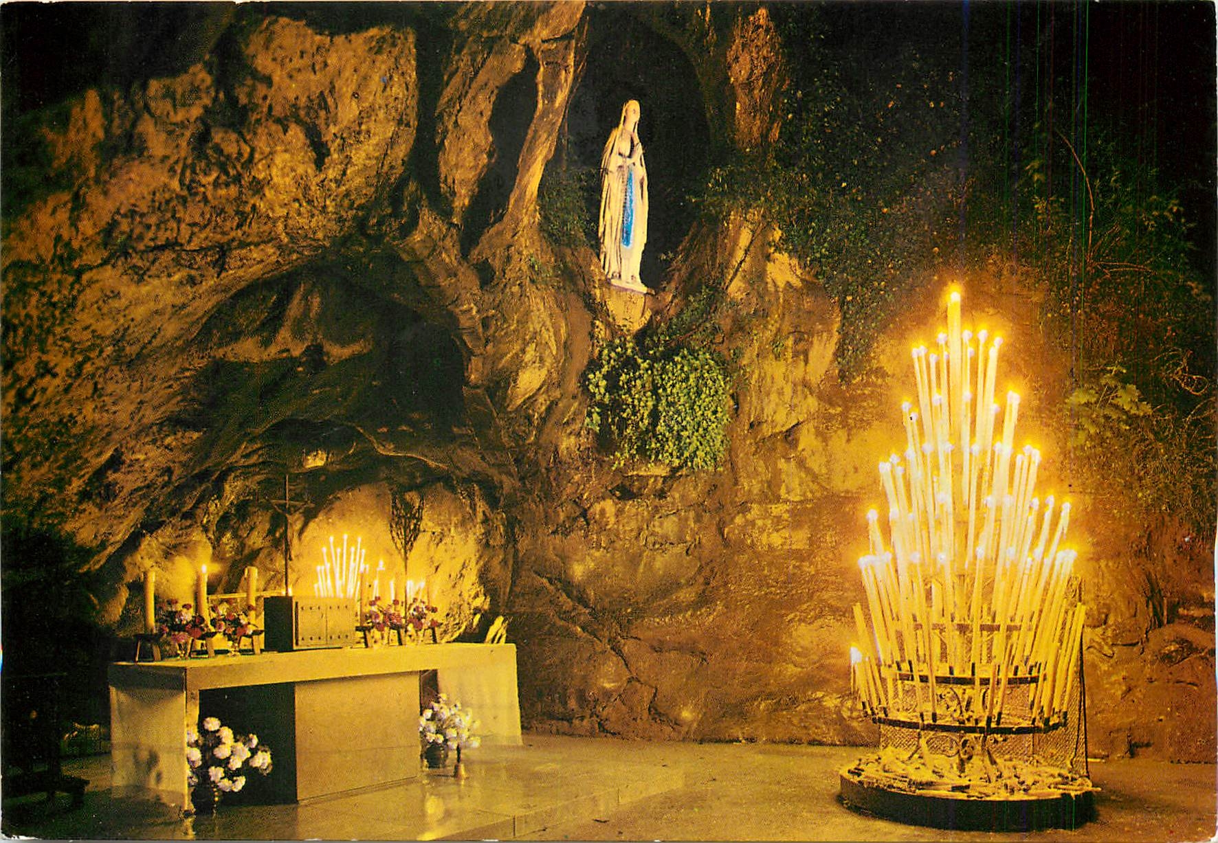CPM Lourdes La Grotte Miraculeuse