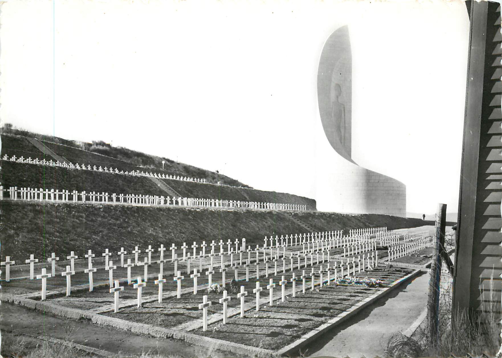 CPM Necropole Nationale du Struthof Le cimetiere et le Memorial