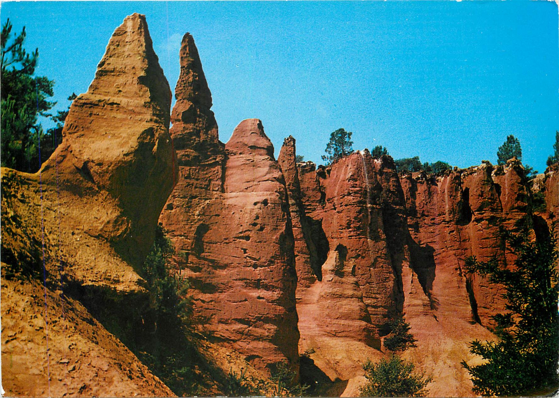 CPM Les Belles Images de provence Roussillon Ses falaises d'Or et sang Cirque des Aiguilles
