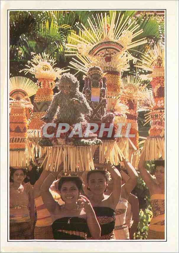 CPM Indonesia Bali Femmes portant des Offrandes