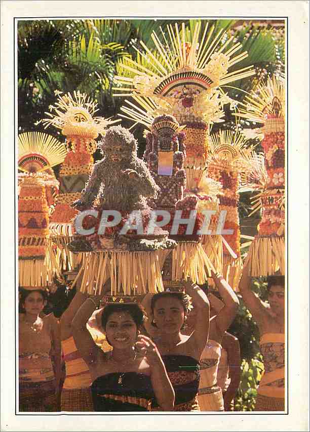 CPM Indonesia Bali Femmes portant des Offrandes