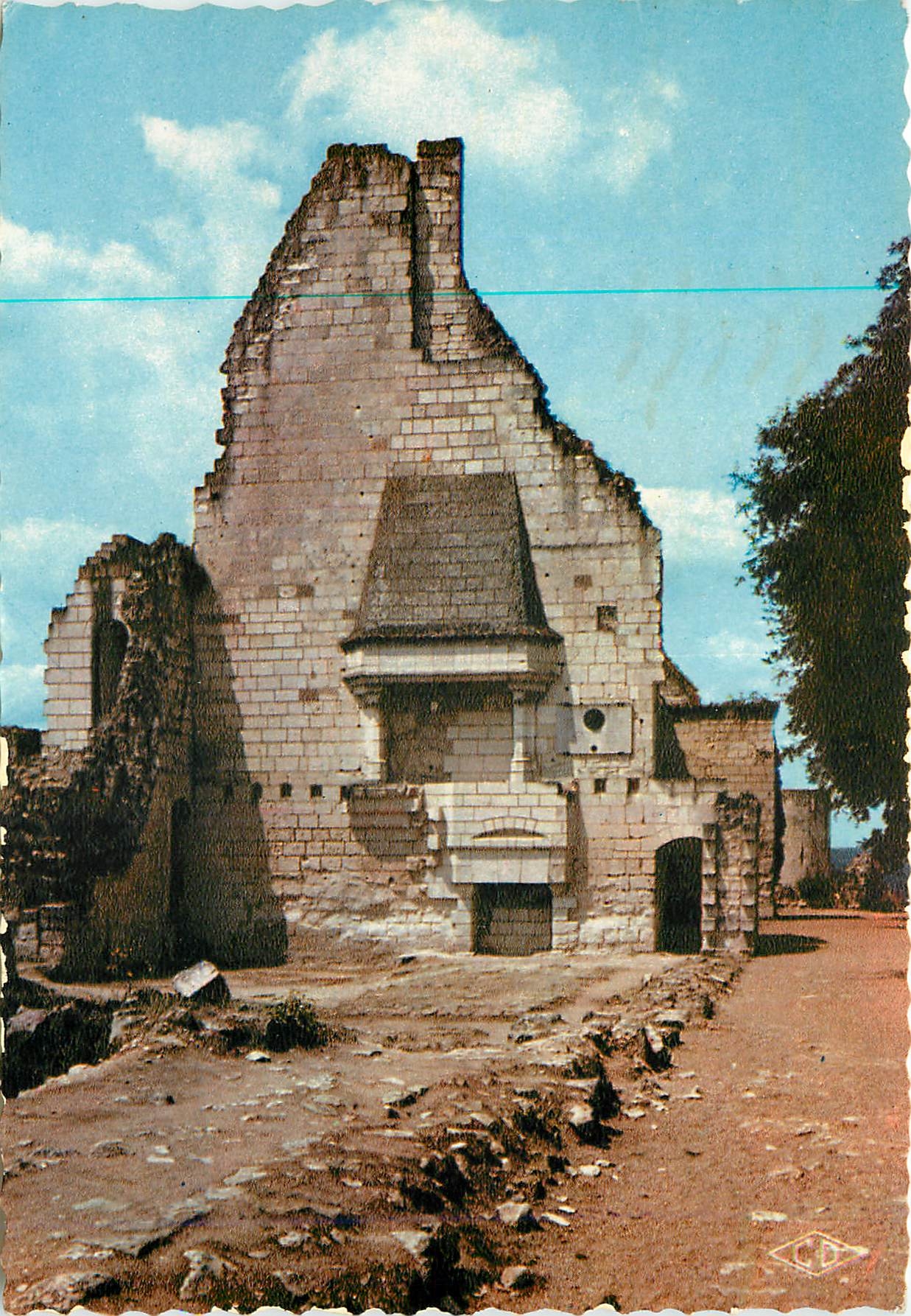CPM Chinon (Indre et Loire) Grand Logis Ruines de la Salle ou Charles VII recut Jeanne d'Arc