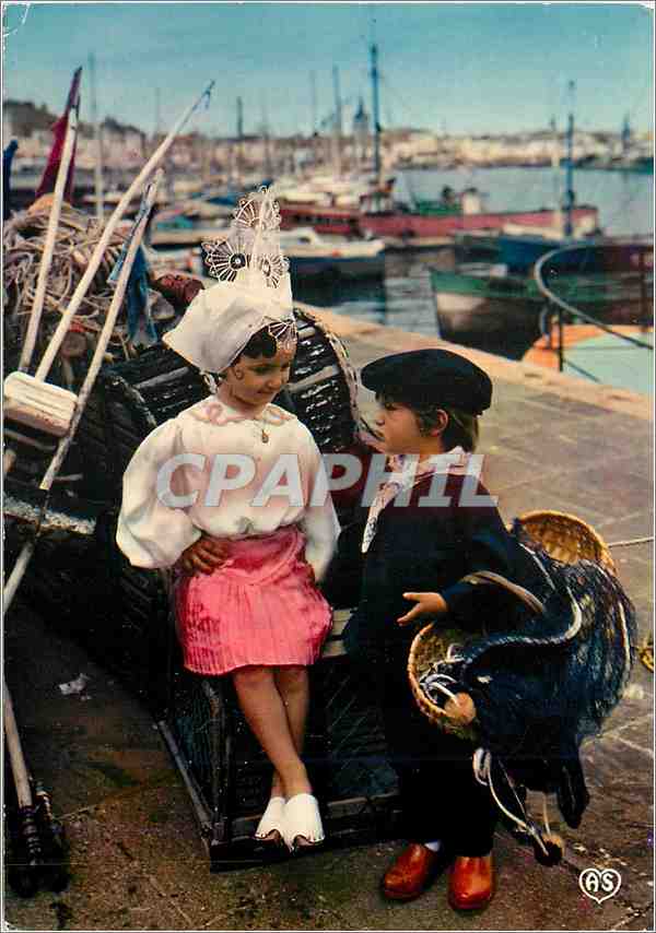 CPM Costumes Sablais Les Retrouvailes Folklore Bateau