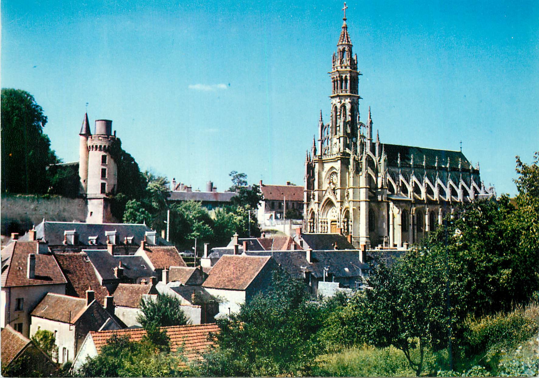 Châteauneuf-sur-Cher (Cher) — L'église gothique flamboyante et le château — Imprimeur Combier