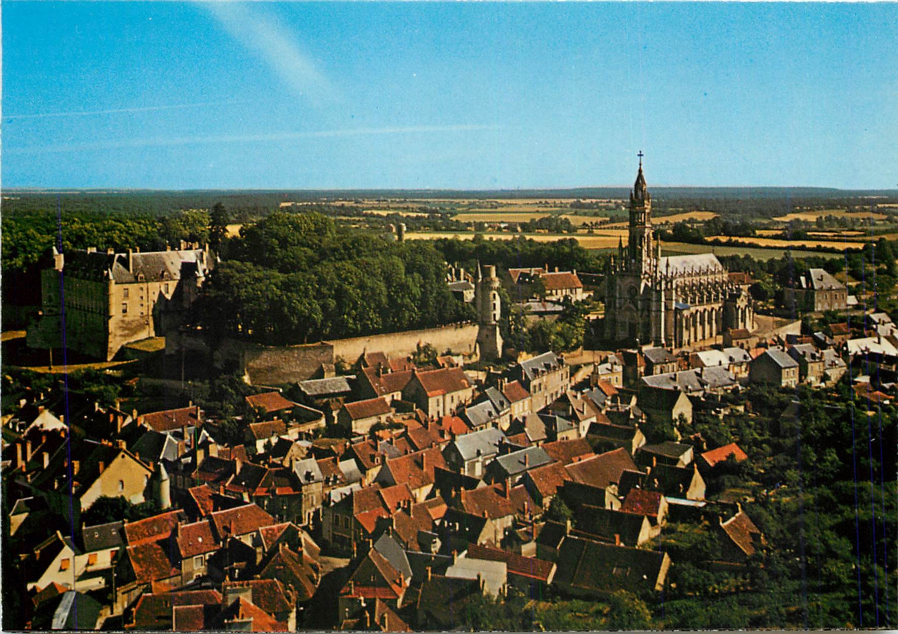 Châteauneuf-sur-Cher — Vue générale sur la ville, le Château et la Basilique Notre-Dame des Enfants — Éditions du Lys, CERMONTE-FERRAND