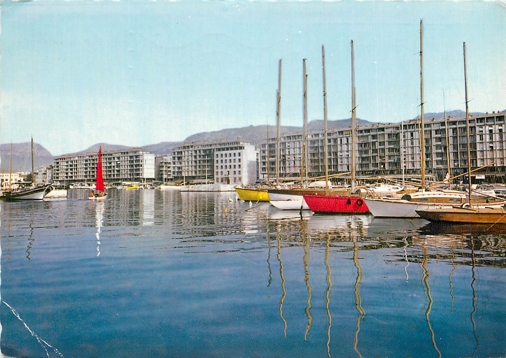 CPM Reflets de la Cote d'Azur Toulon (Var) Vue generale des quais Bateaux