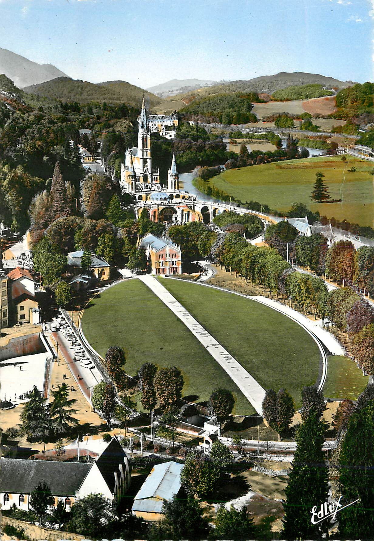 CPM Lourdes La Basilique La Basilique Souterraine
