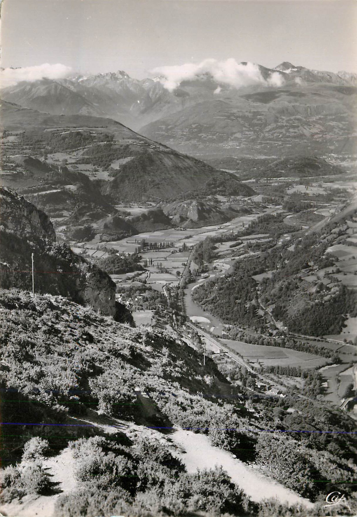 CPM Lourdes Vue sur la Vallee d'Argeles prise du Pic du Jer