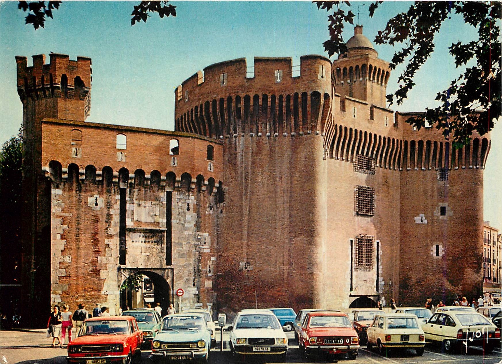 CPM La Cote Vermeille Perpignan (P O) Le Castillet