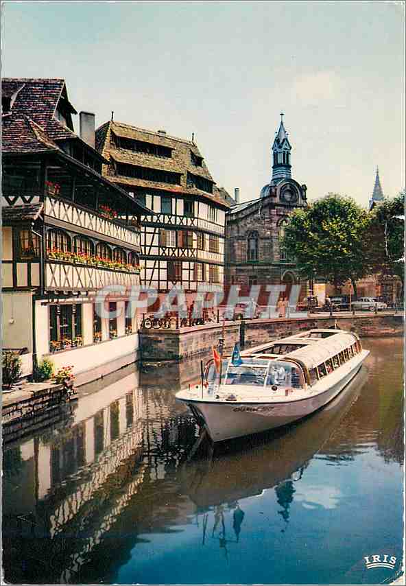 CPM L'alsace pittoresque Strasbourg La Vedette Charles Frey devant la Maison des Tanneurs Bateau