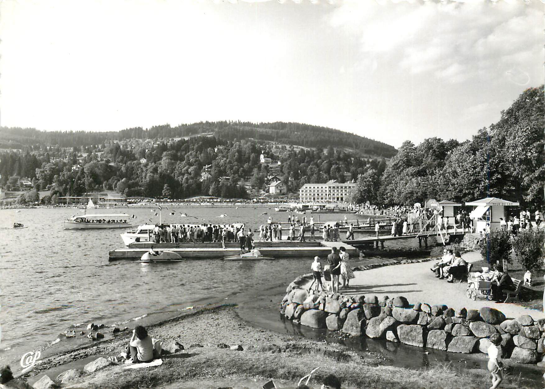 CPM Gerardmer (Vosges) Bord du Lac Les Embarcaderes